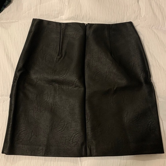 Club Monaco Faux Leather Skirt - Picture 2 of 4